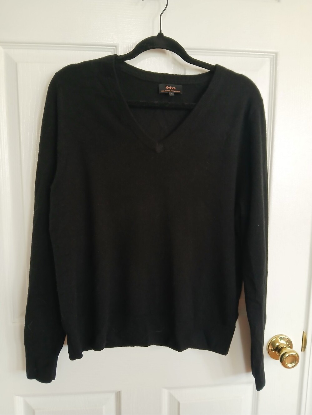 Quince Men’s Black V-Neck Knit Sweater Quiet Luxury Cashmere Business Casual